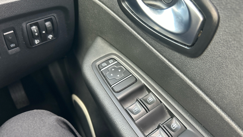 Renault Captur 0.9 TCE 90 Play 5dr Petrol Hatchback